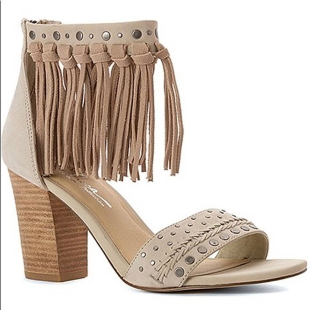 NIB-Sbicca Beige Leather Sandal